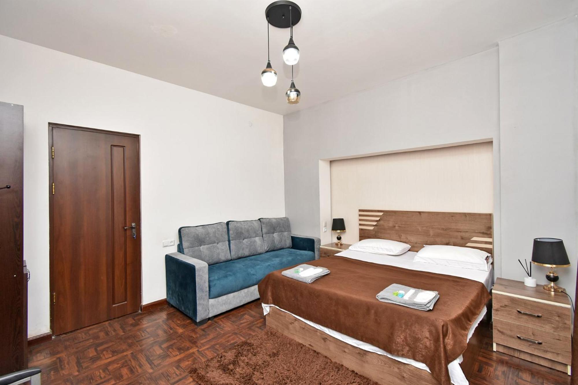 Aaa Hotel Yerevan Exterior photo
